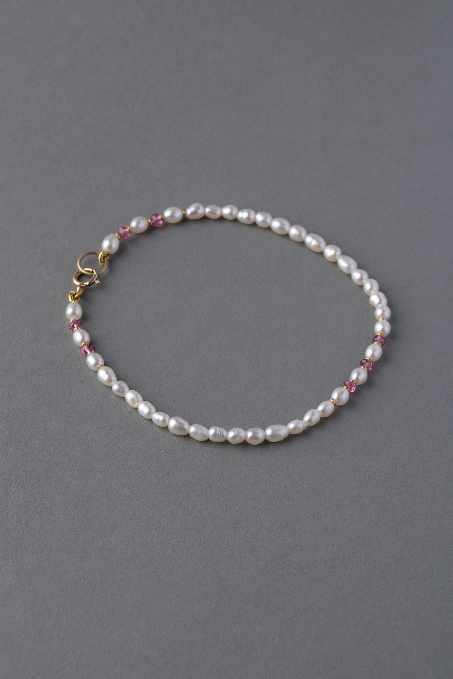 Gold 14K bracelet with fresh water pearls and tourmaline