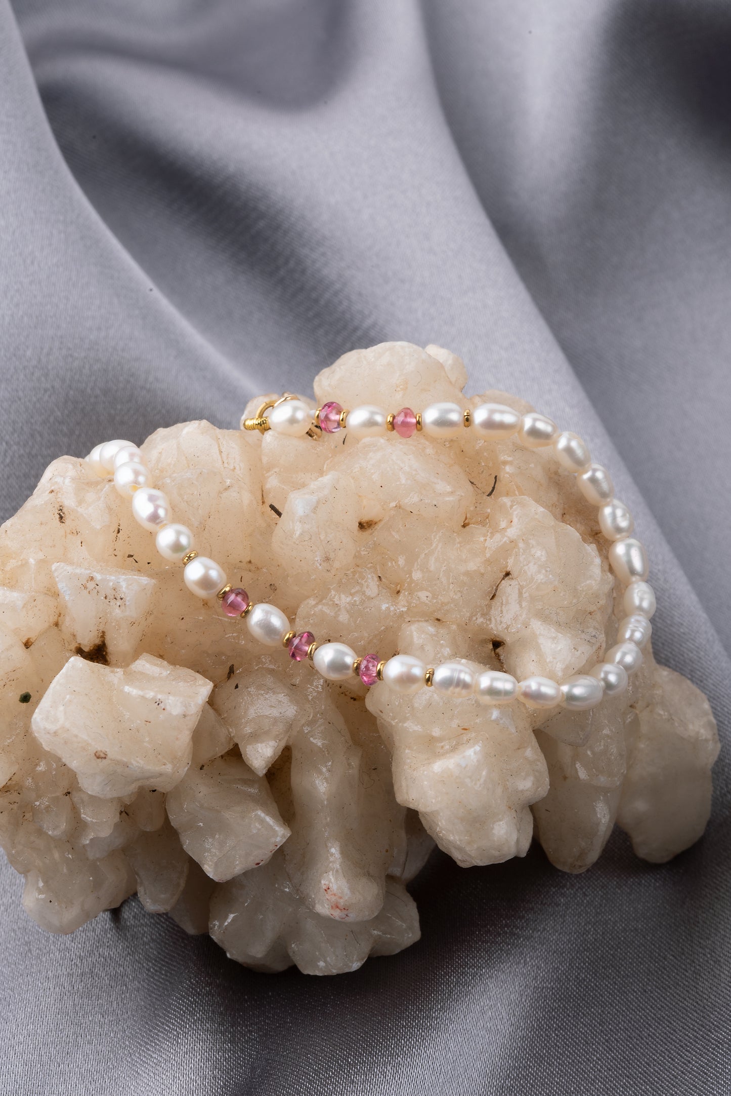 Gold 14K bracelet with fresh water pearls and tourmaline