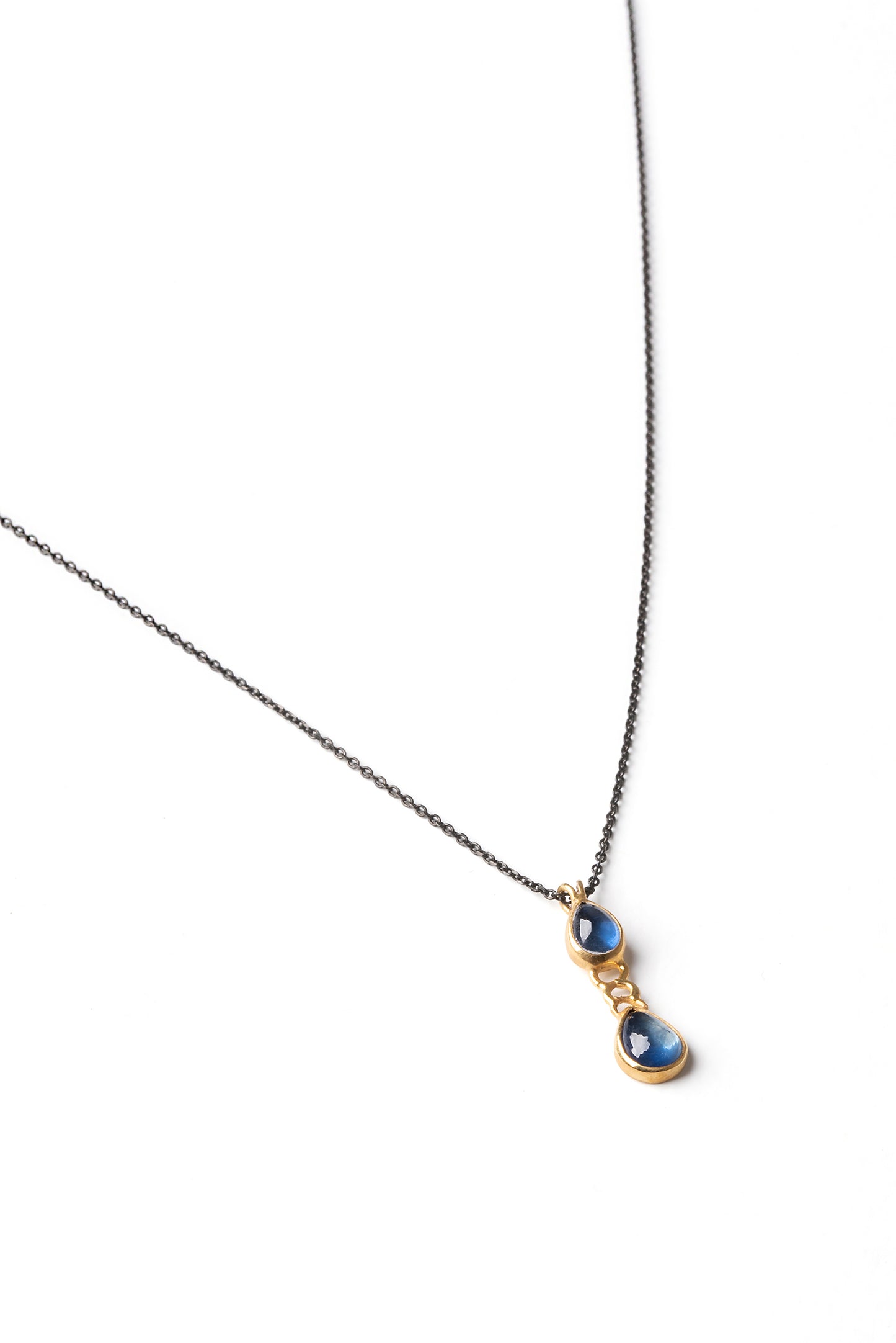 Gold 9K necklace with sapphire and oxidized silver 925 chain