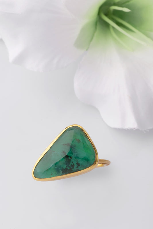 Gold 18K ring with opal