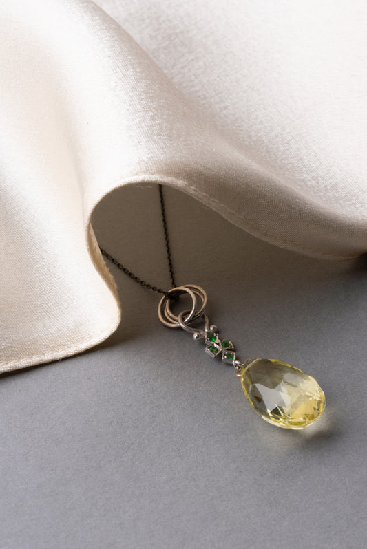 White gold necklace 18K with semi-precious stones quartz and tzavorite and with 925 oxidized silver chain