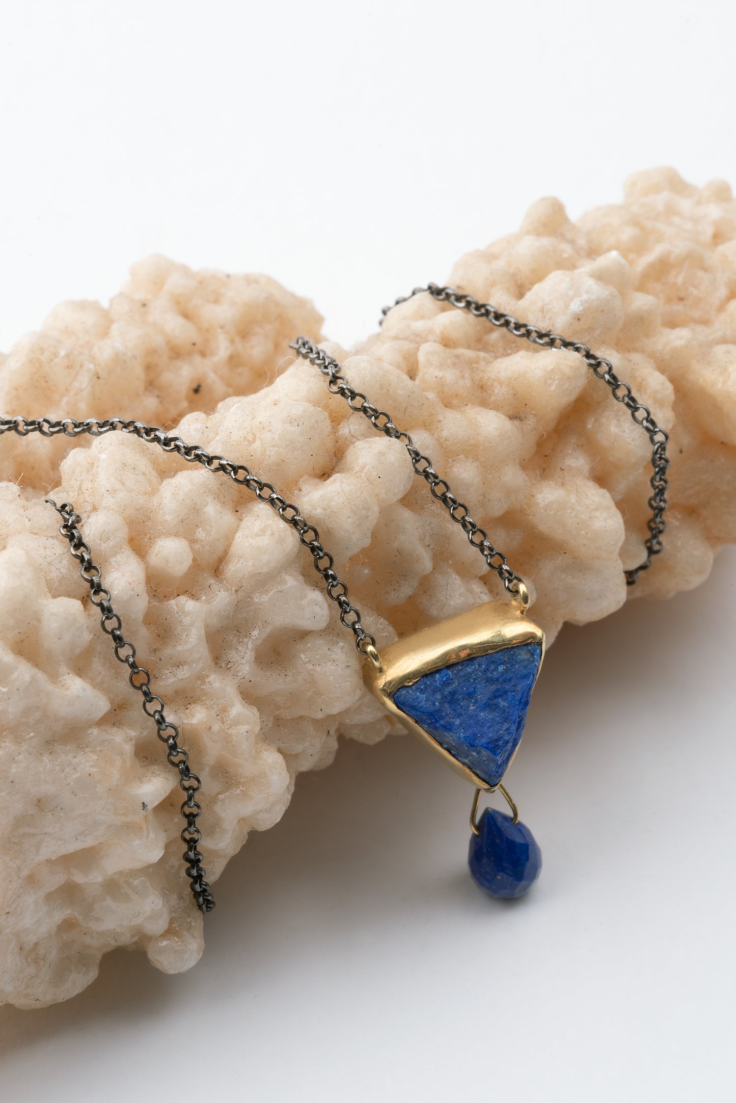 Gold 9K necklace with lapis lazuli and oxidized silver 925 chain