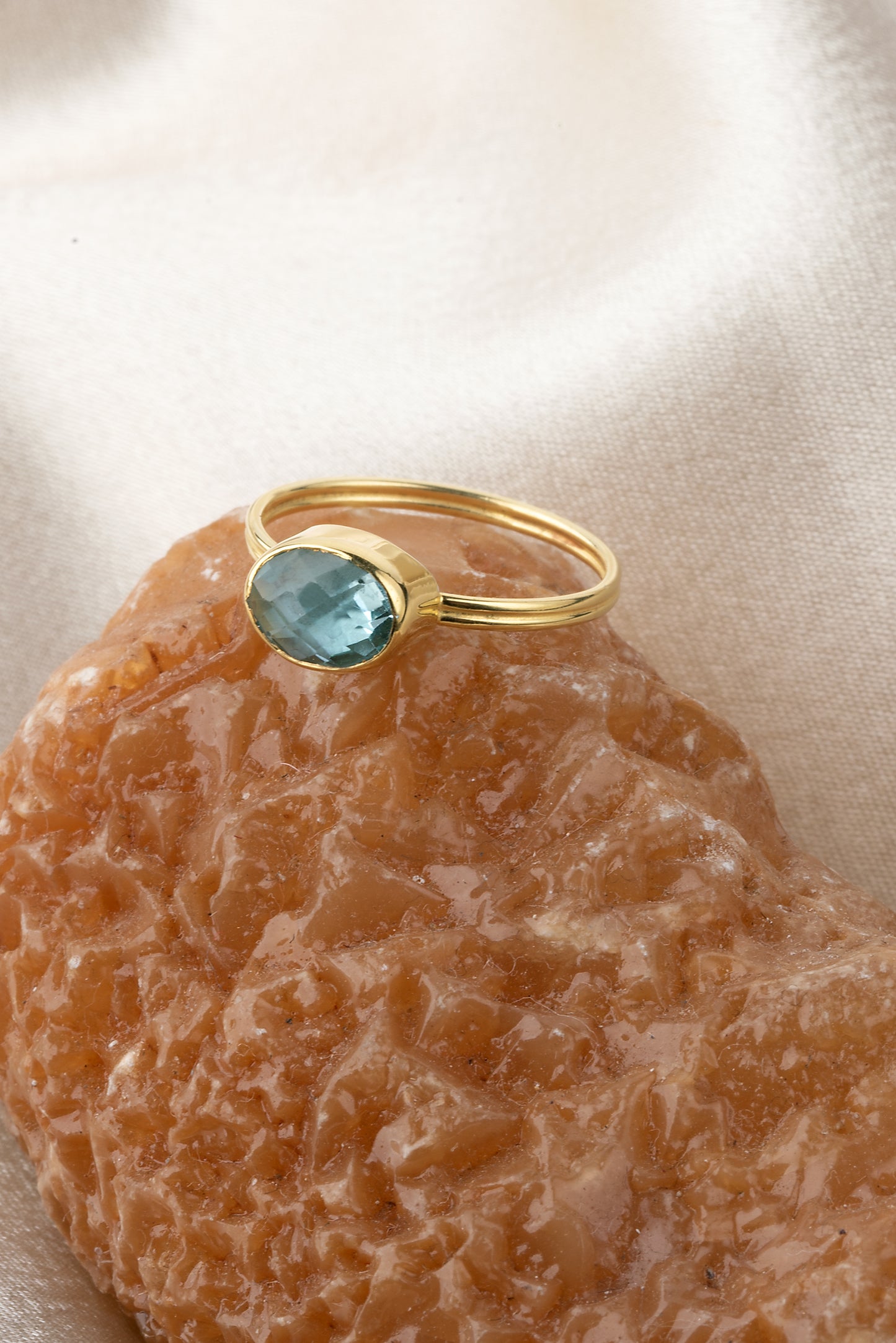 Gold 9K ring with aquamarine